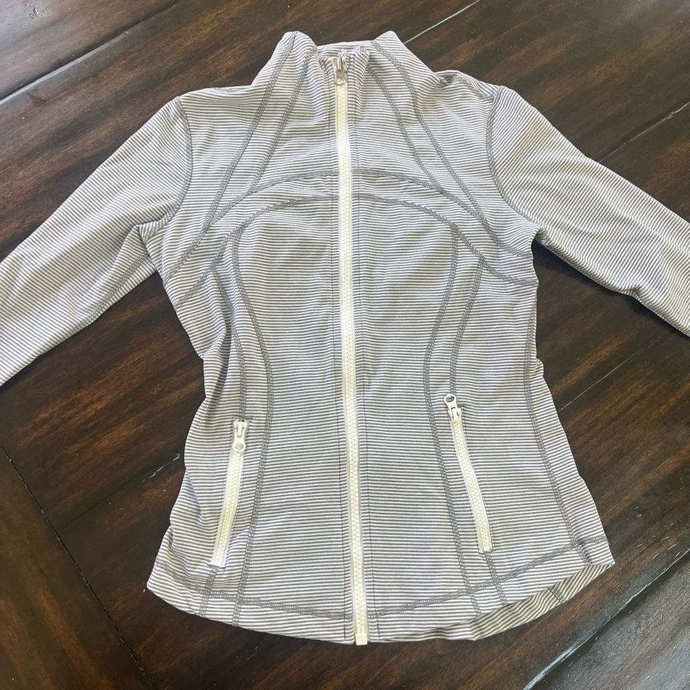 Lululemon jacket. Define jacket. Size 6.